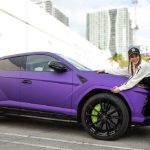 shakira-regalara-su-lamborghini-morado-a-un-seguidor-focus-0.43-0.16-896-504